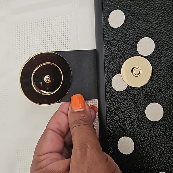 COPY - 22. HP Kate Spade Magnet Folio $70 For iPad Air 2 Polka Dot Black/ White - Picture 3 of 16